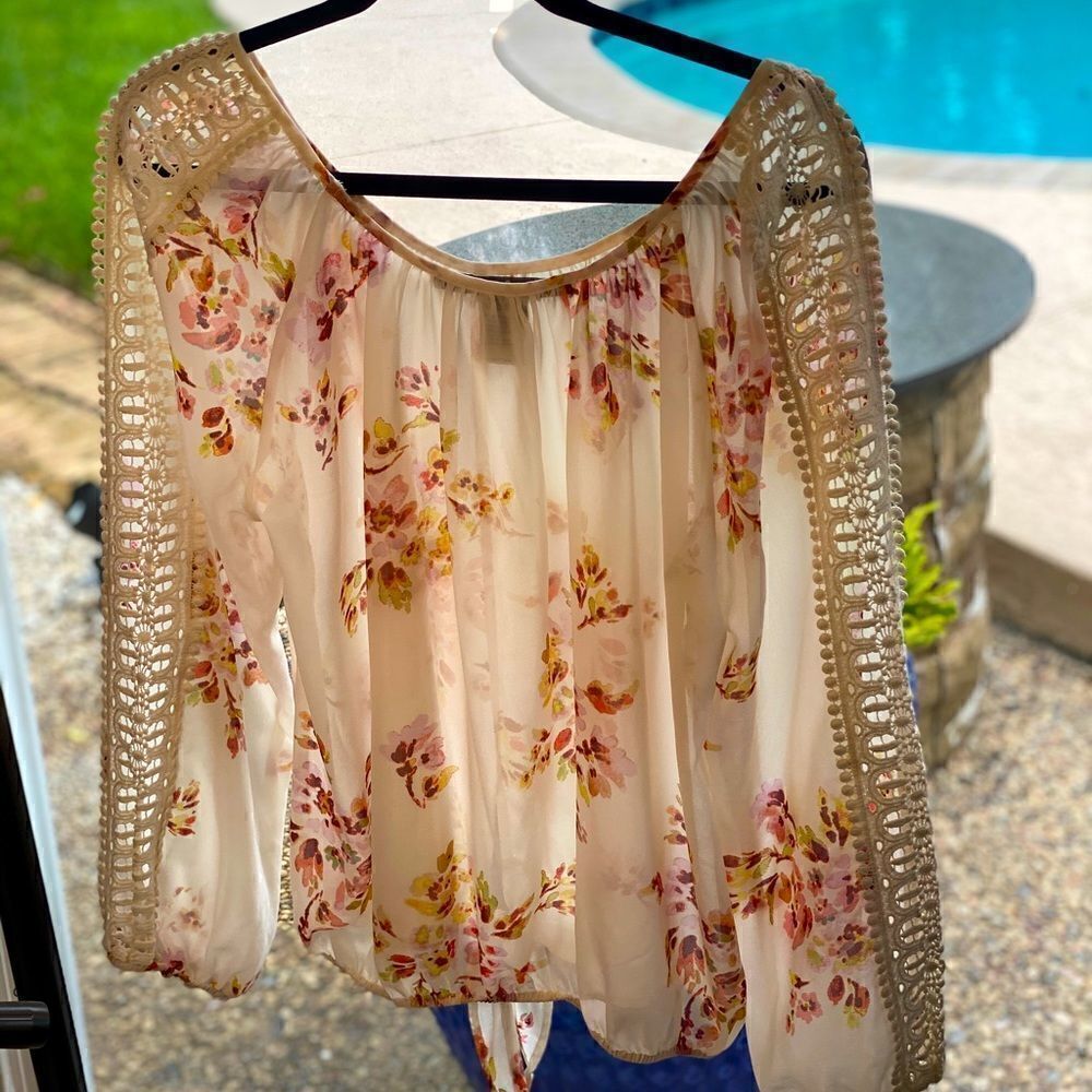 AMERICAN RAG CIE Semi Sheer Floral Chiffon Tie-Front Keyhole Lace Sleeve Blouse - Picture 2 of 6